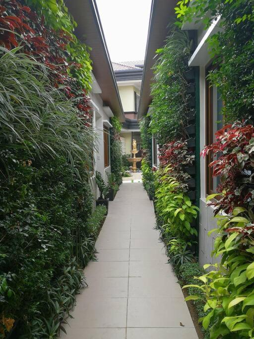 Adria Residences - Emerald Garden - 2 Bedroom Unit For 4 Person Manila Exterior photo